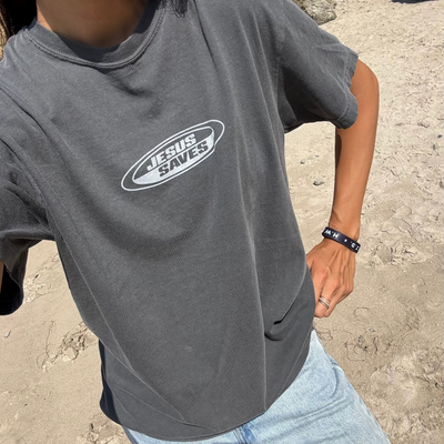 NEW! | "JESUS SAVES" RETRO COMFORT COLOR TEE | PEPPER